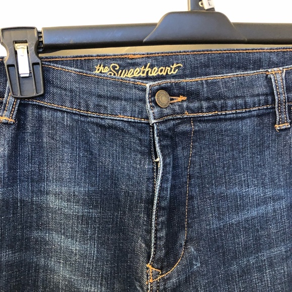 Old Navy Sweetheart high rise denim sweetheart jeans size 20 relaxed, distress - Picture 3 of 3